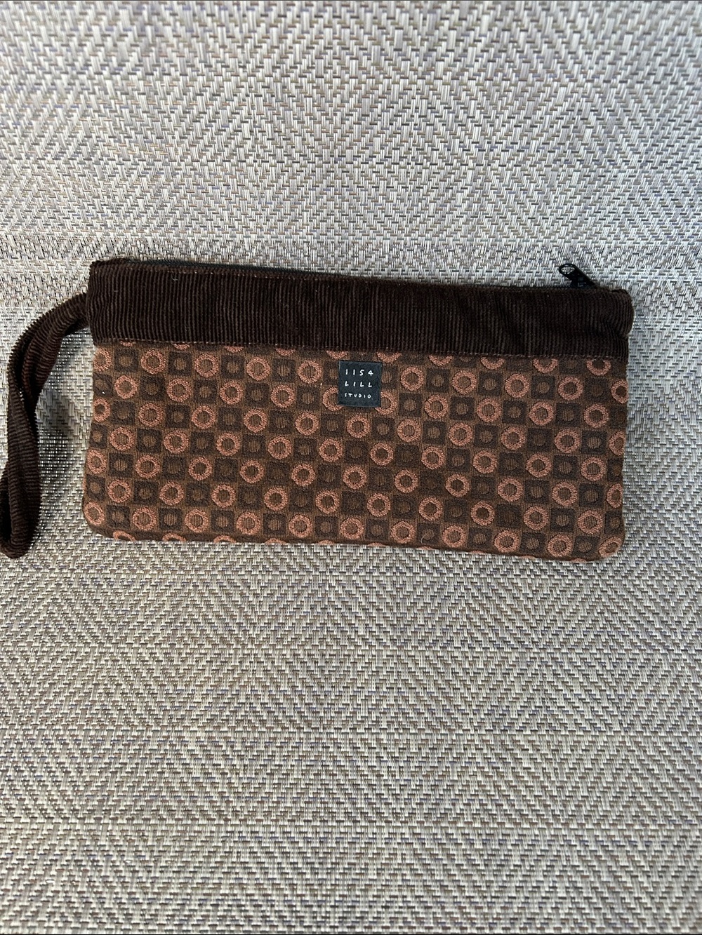 1154 LILL STUDIO Brown circular Patterned Wristlet Clutch. Corduroy top trim.
